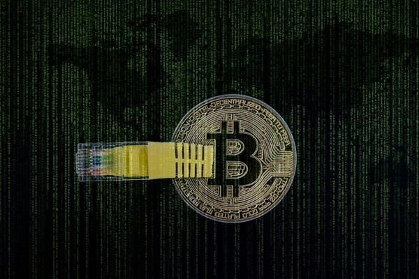 Cryptocurrency wallet illustrating amount mismatch in a swap order